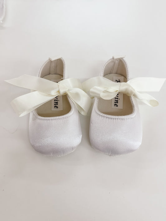 Girls White Satin Shoe